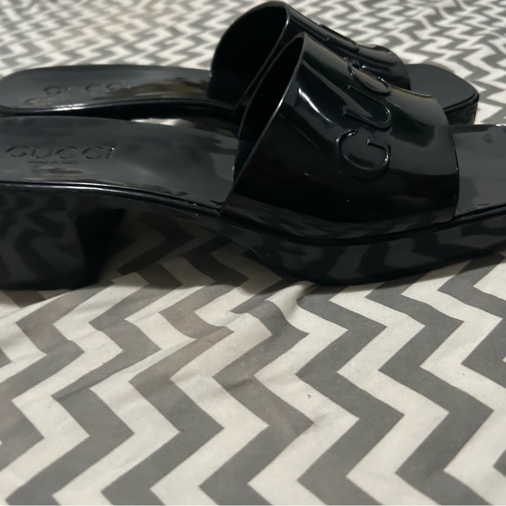 Gucci Black Sandals Elegant Slide Design - Picture 6 of 6
